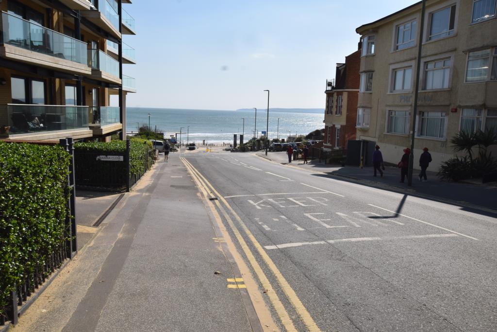 Lot: 24 - THREE-BEDROOM FLAT FOR IMPROVEMENT CLOSE TO THE SEA - View from front of property